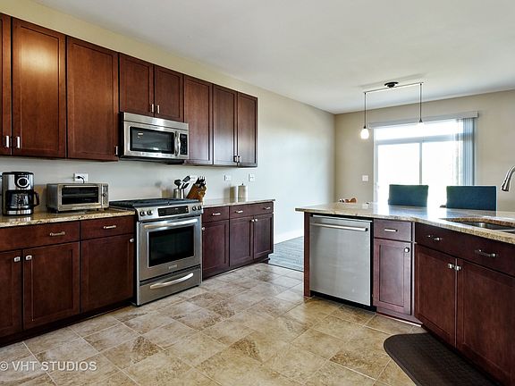 4th image of 2417 Heron Ln