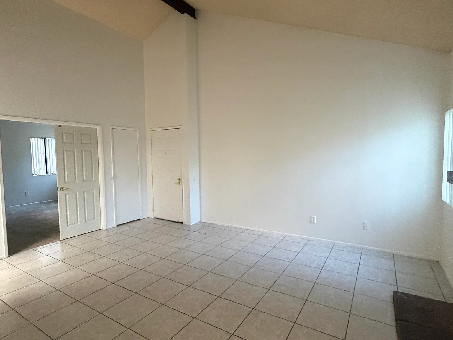 2 bed, 951 sqft, $1,900 — Photo 4