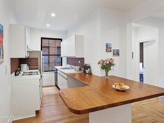 3rd image of 230 E 71st St APT 4G