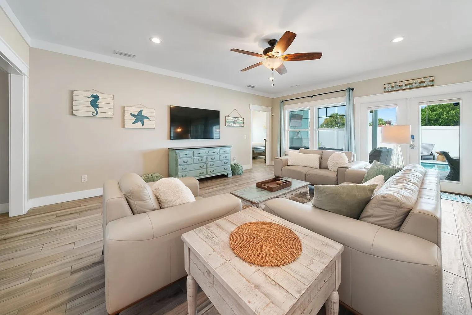3 bed, 2.0 bath, 1496 sqft, $10,044 — Photo 2