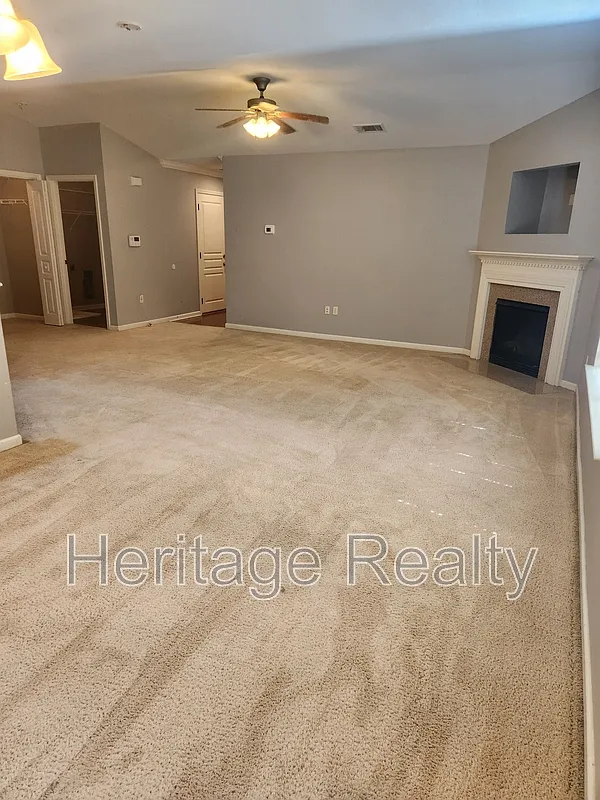 3 bed, 2.0 bath, 1545 sqft, $2,200 — Photo 2