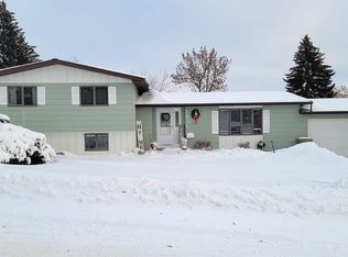 1521 18th Ave NW, Minot, ND 58703