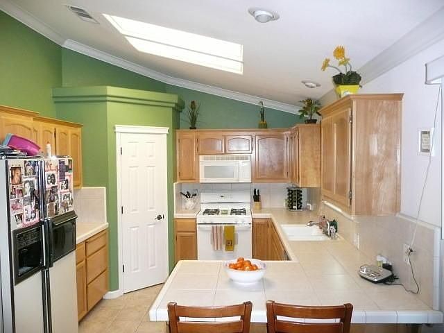 2nd image of 2606 Queens Way