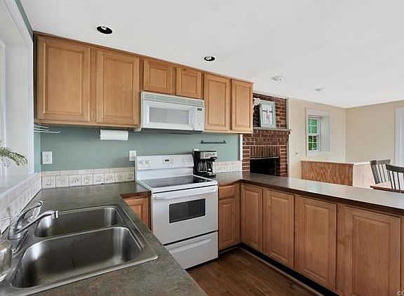 4th image of 1233 N Lakeshore Dr