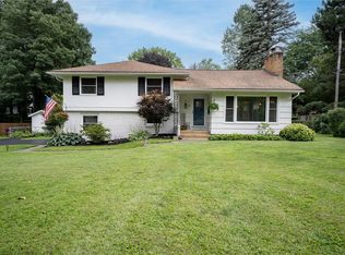 19 Charmwood Rd, Pittsford, NY 14534