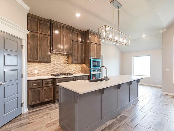 4th image of 16016 Vermillion Dr