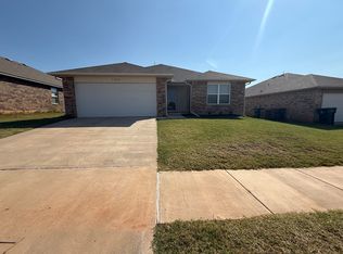 11016 NW 100th St, Yukon, OK 73099