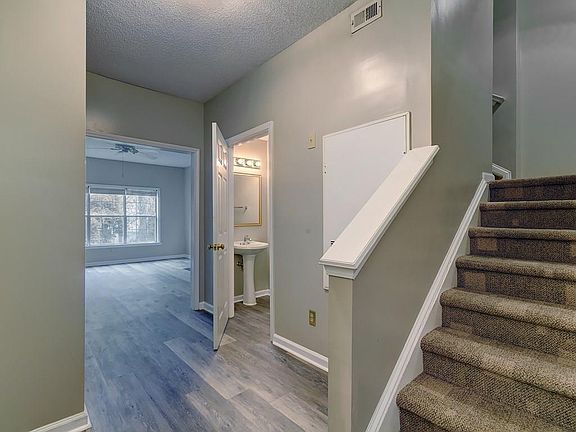 3rd image of 207 Vinings Forest Cir SE