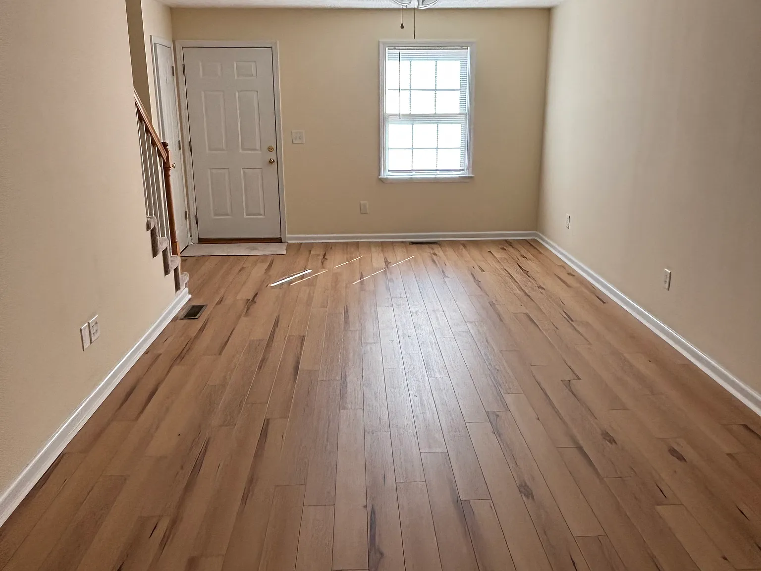 2 bed, 1270 sqft, $1,400 — Photo 2