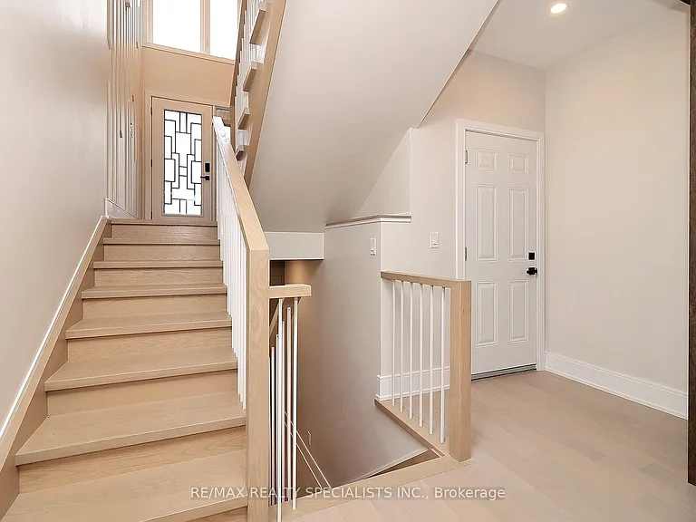 1046 Roosevelt Rd — Photo 16