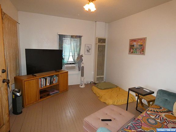 3rd image of 802 N Swan St