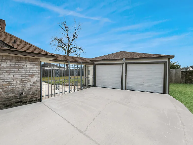 15423 Ridingwood Dr — Photo 37