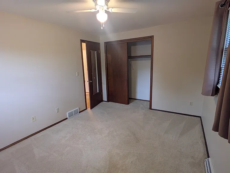 2519 N Taylor Dr — Photo 11