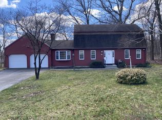 14 South St, Windsor Locks, CT 06096