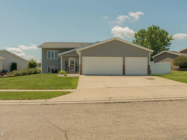 3406 Frost Ln, Bismarck, ND 58503