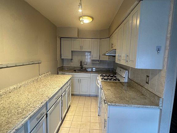 4th image of 7915 Leonard St
