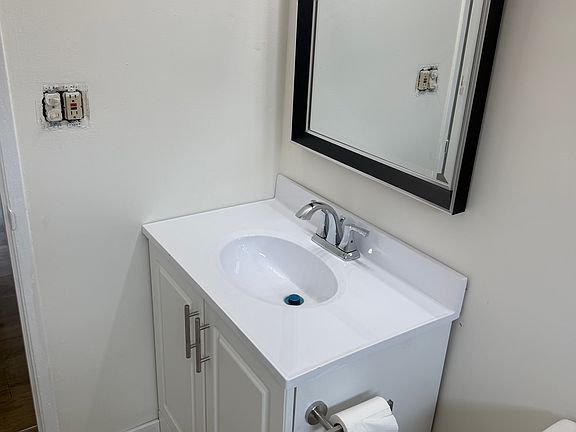 5th image of 233 N Park View St APT 5