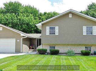 1625 Coventry Ln, Grand Island, NE 68801