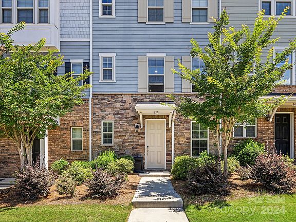 2nd image of 837 Imperial Ct