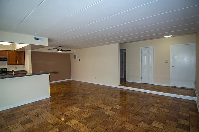 Ashley Apartments — Photo 58