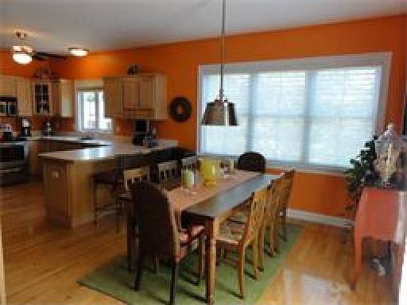 Kitchen/Dining Area