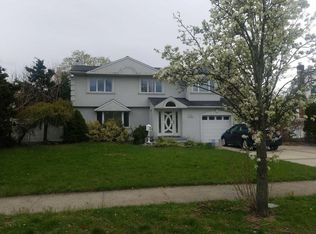 68 Pawnee Dr, Commack, NY 11725