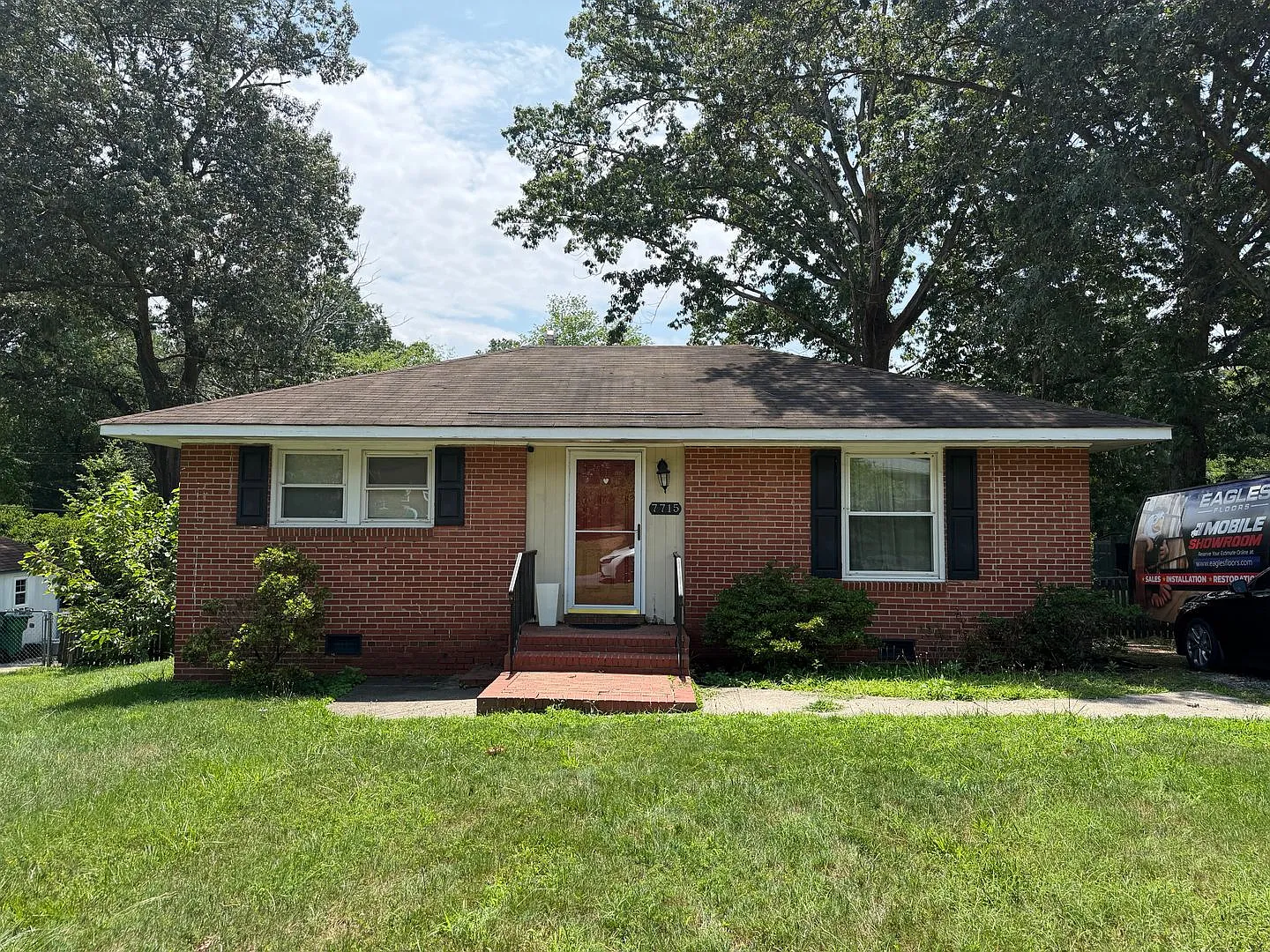 Charming 2 Bedroom Home with Spacious Yard in Henrico! — Photo 1