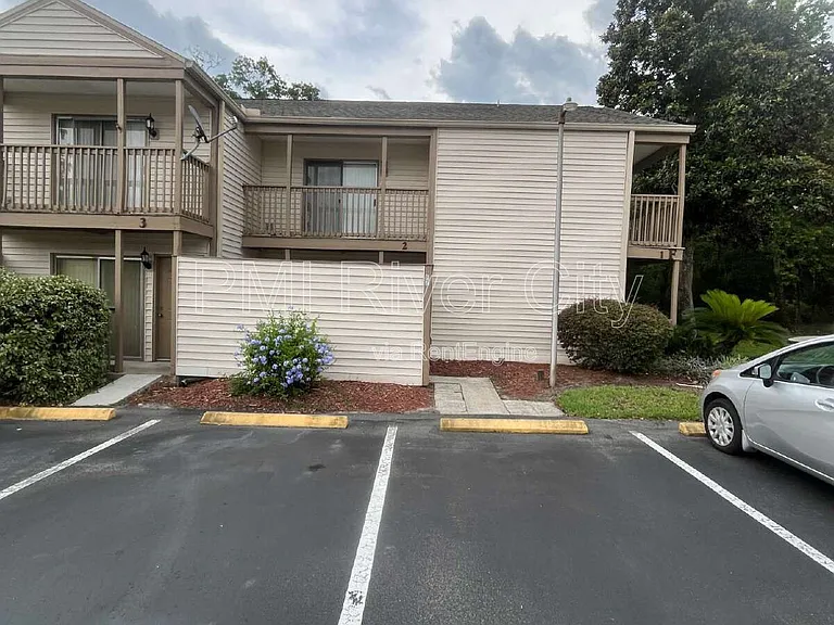 2300 Twelve Oaks Dr #F2 — Photo 2
