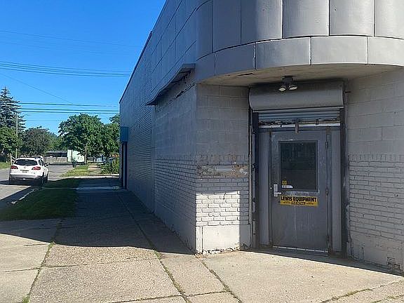 3rd image of 13501 Gratiot Ave