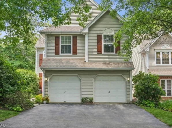 31 Sycamore Way, Mount Arlington Boro, NJ 07856