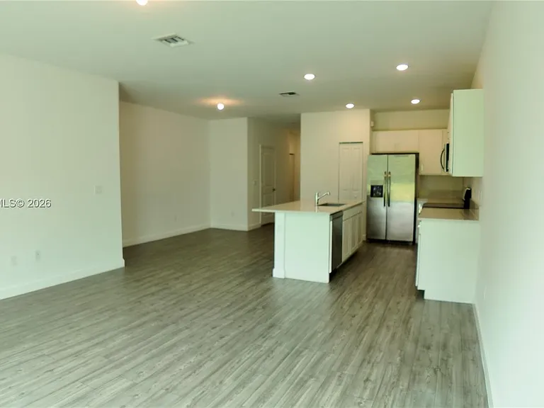 4612 Hollister Ave — Photo 29