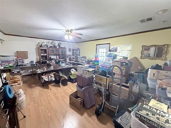 5th image of 2501 Manor Rd