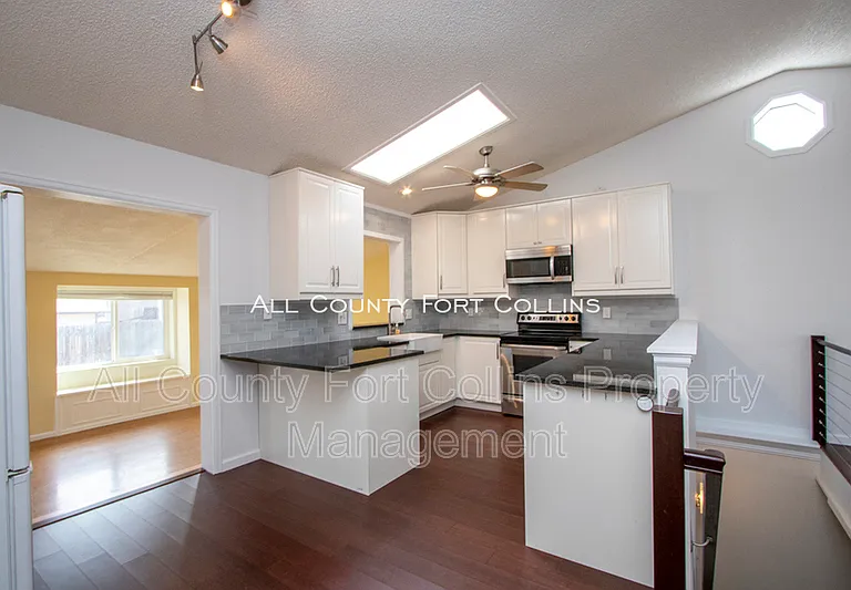 2730 Hanover Dr — Photo 5