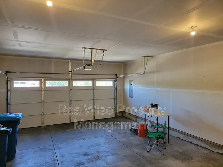 2482 NW Glen Oak Ave — Photo 21