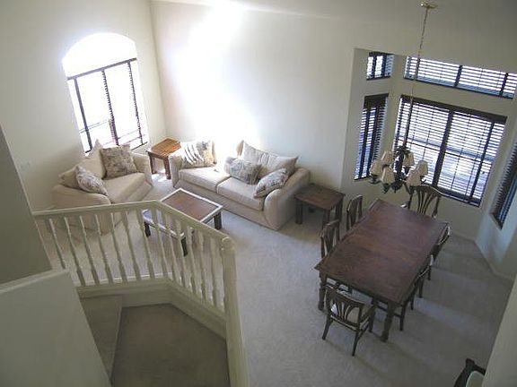 Generopus living room/dijning combo