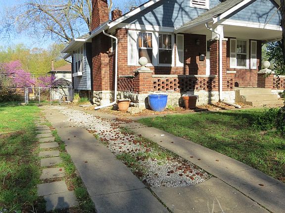 view of driveway and side of house. house faces east.