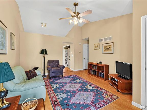 4th image of 3745 Southern Manor Dr