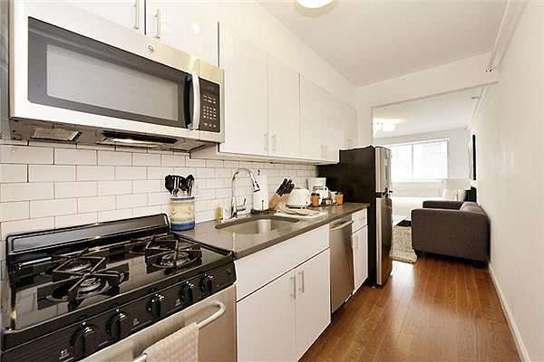 2nd image of 140 W 19th St APT 4C