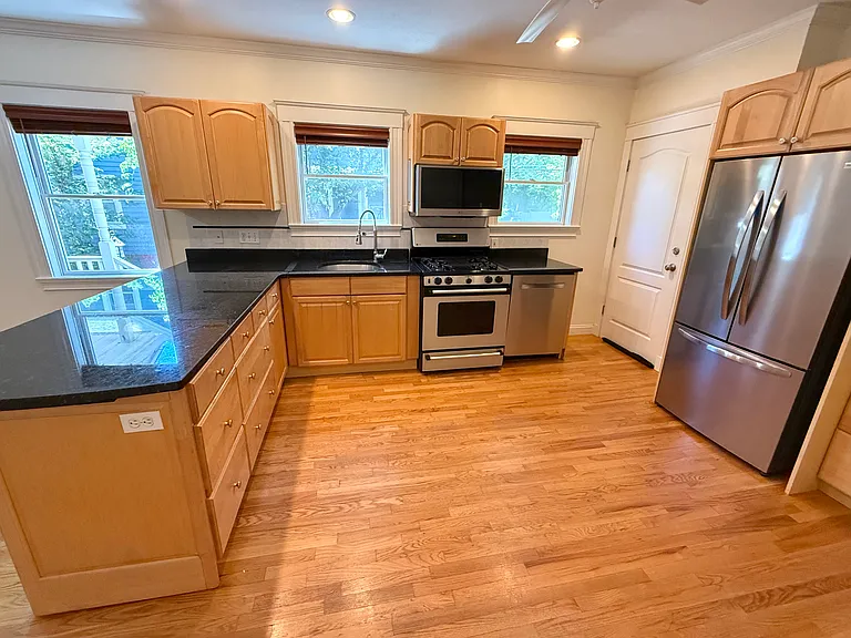 120H Sherman St — Photo 2
