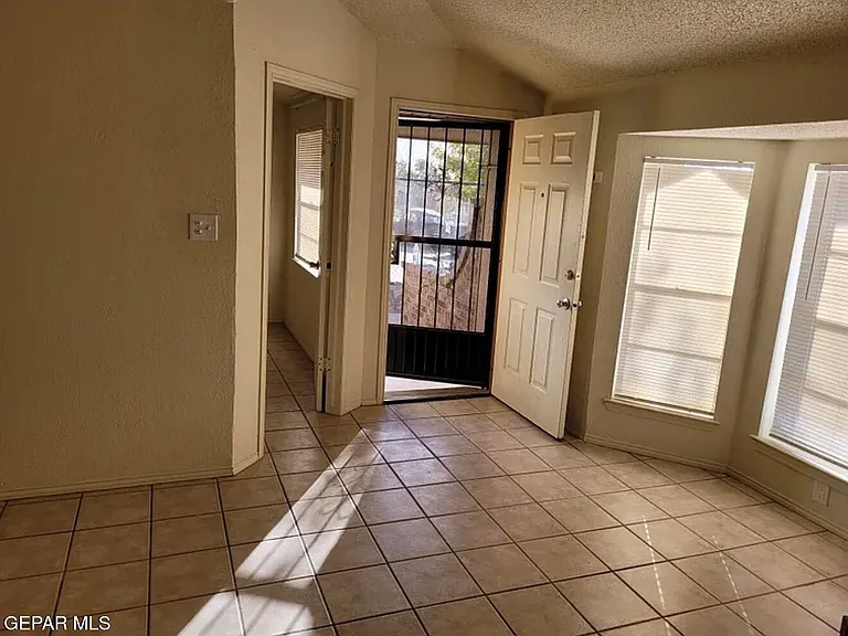 910 Destello Rd #A — Photo 4