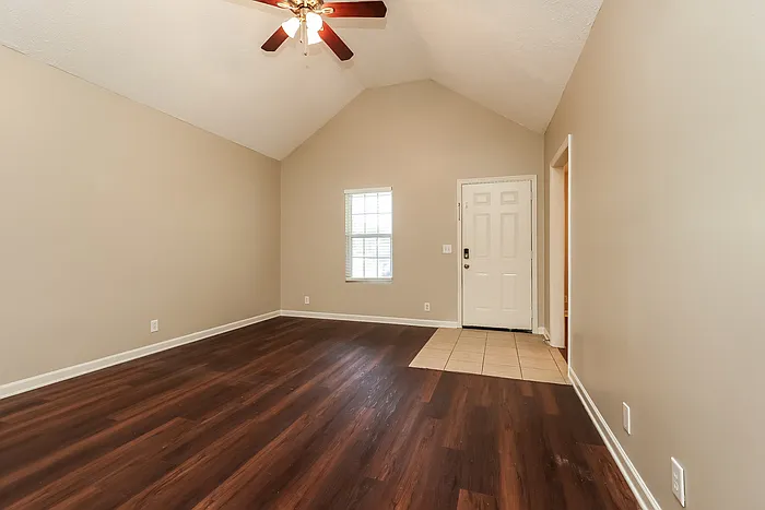 3 bed, 2.0 bath, 1100 sqft, $1,825 — Photo 4