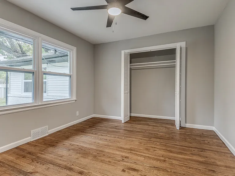 349 SE Rockwood Ave — Photo 29
