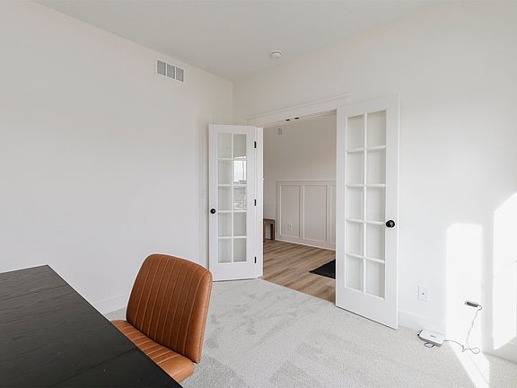 4th image of 3831 NW Reinhart Dr