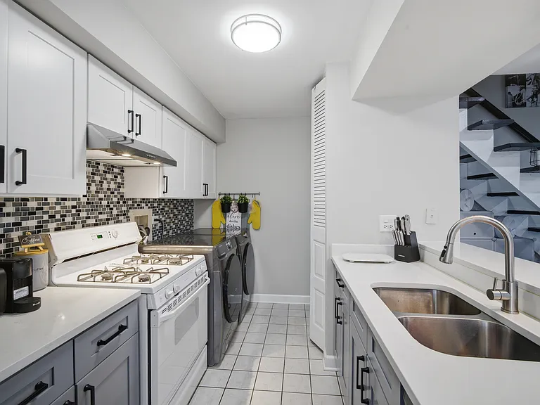 1495 Cornell Ct #1495 — Photo 8