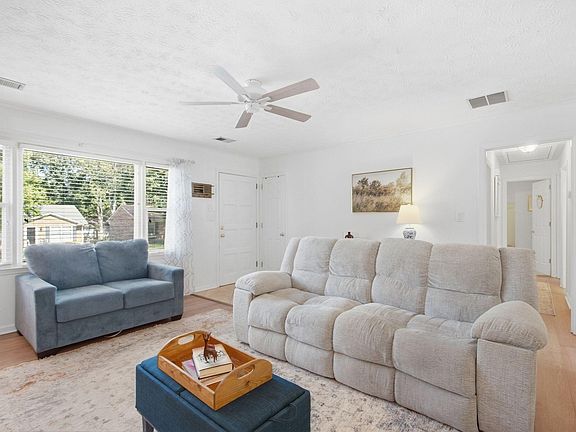 5th image of 952 Gregory Way