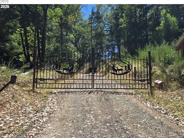 1096 Mountain View Dr, Sutherlin, OR 97479