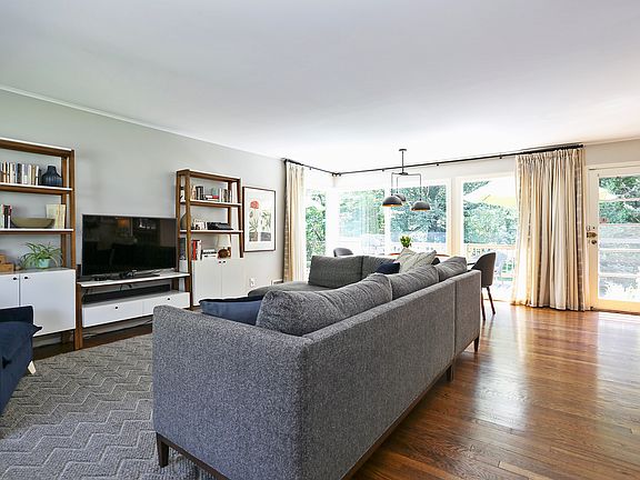 4th image of 36 Shaw Pl