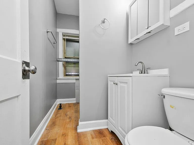7556-58 S. Calumet Ave. / 320-28 E 76th St. — Photo 7