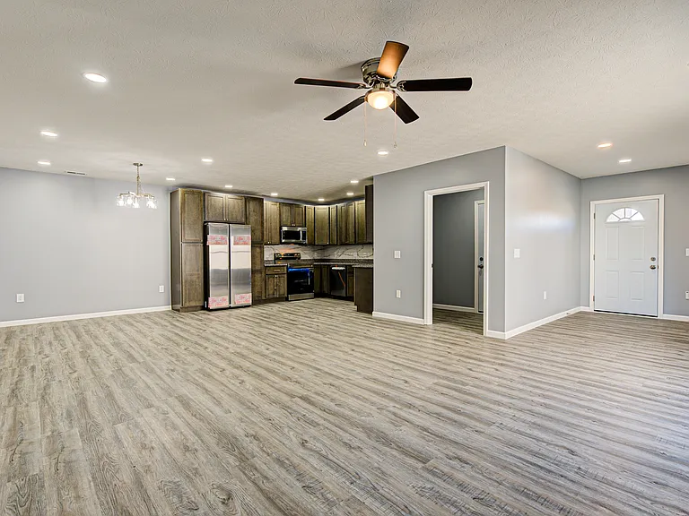 160 Shirley Blvd #B — Photo 2