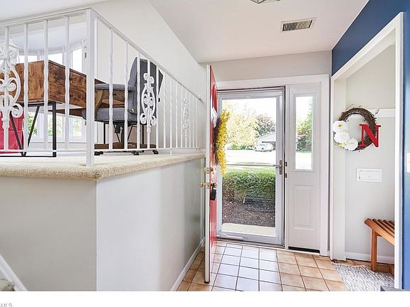 4th image of 33145 Warwickshire Ln